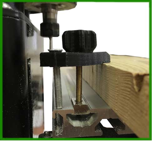 Correct fastening of a work piece at the table of 3D printer SkyOne