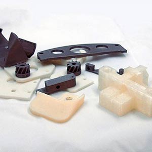 Detalles de plástico PLA. Consola, engranaje, manija